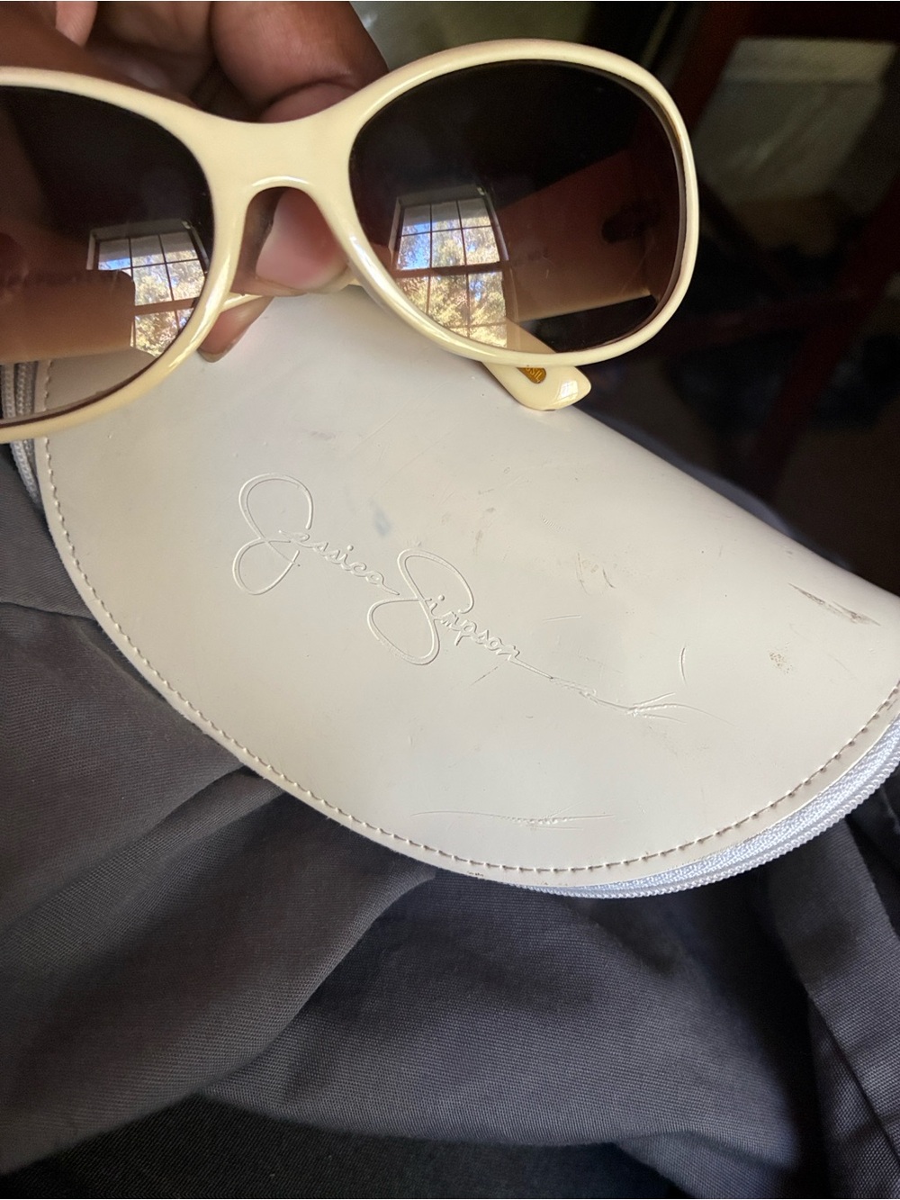Jessica Simpson Cream and Brown Gradient Oversized Sunglasses